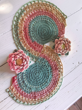 Handcrochet table runner w 3D crochet flowers