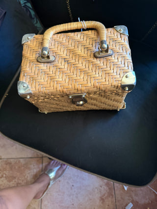 Basket Weave handbag with handle & gold closure VV