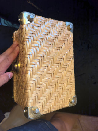 Basket Weave handbag with handle & gold closure VV