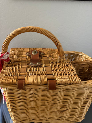 vintage picnic/wine basket