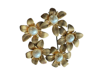 VTG 1960s Gold Floral Wreath Pin — Faux Pearl Accents