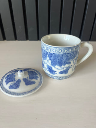 Blue and white Chinese lidded cup