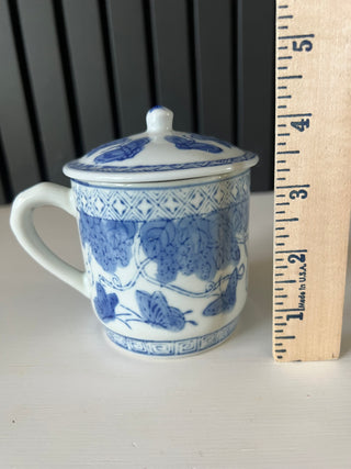 Blue and white Chinese lidded cup