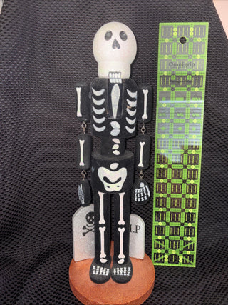 LE - Skeleton Nutcracker