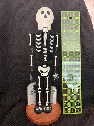 LE - Skeleton Nutcracker