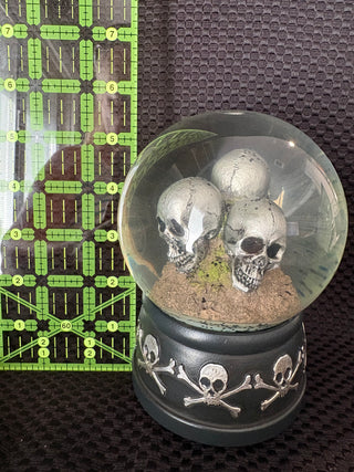LE - Musical Halloween Skull snow globe