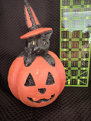 LE - Pumpkin with black cat