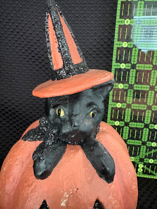 LE - Pumpkin with black cat
