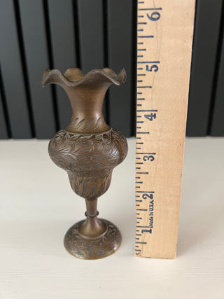 Vintage 5” ruffle etched vase