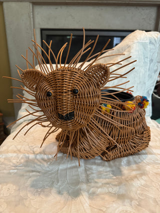 Vtg Lion Wicker Rattan Basket /Planter -Brown