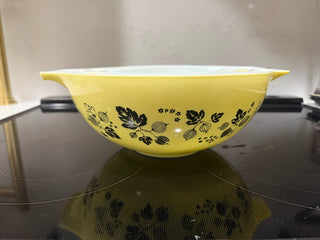 Pyrex Black on Yellow Cinderella Mixing Bowls Set