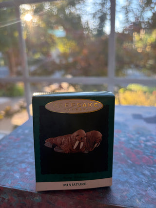 Vtg 1995 Hallmark Miniature Merry Walruses Ornament