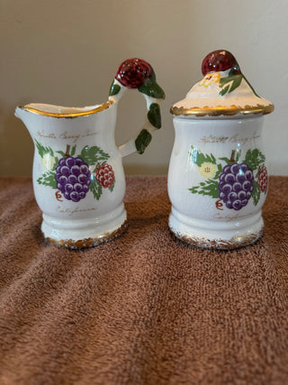 Vtg Knott's Berry Farm Creamer & Sugar Ceramic Set