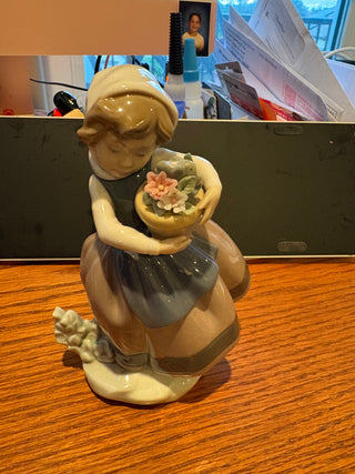 Vtg. (1984) Lladro "Spring is Here" figurine #5223