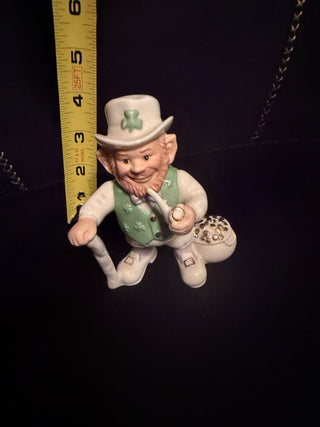 Lenox Irish Leprechaun Holding Pipe with his pot of Gold VV