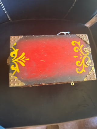 Vintage Wood  & Metal Accent Shoe Shine Box 5 cents Shine Circus Carnival Theme VV