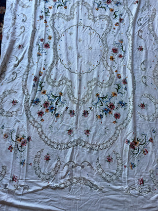 Beautiful Table cloth 88" X 48"