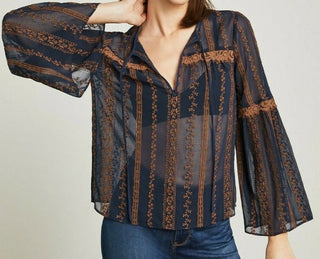 BCBGMAXAZRIA SIZE MEDIUM CANYON FLORAL EMBROIDERED BELL SLEEVE TOP NAVY COMBO VV