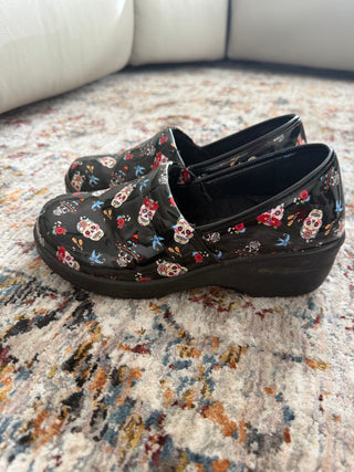 Sugar Skulls Medical Shoes Size 8