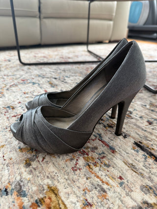 Lulu Townsend Silver Heels Size 8