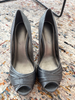 Lulu Townsend Silver Heels Size 8