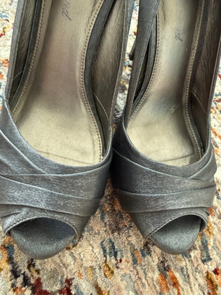 Lulu Townsend Silver Heels Size 8