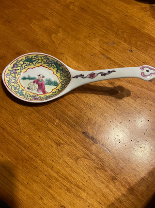 Rare Chinese Jingdezhen Famille Rose? Soup Spoon, Ladle or Rest