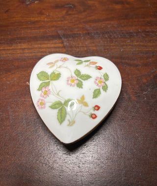 2pc Wedgewood stawberry heart trinket dish