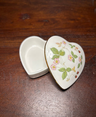 2pc Wedgewood stawberry heart trinket dish