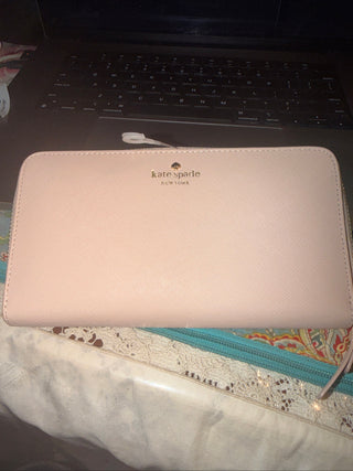 Kate Spade Darcy Refined Grain Leather Large Slim Bifold Wallet Light Fawn Saddle VV