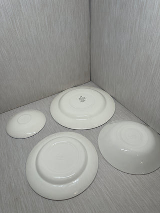 Churchill Blue Willow Dinnerware Set 32 Pc Service for 8 England Plates Bowls