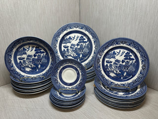 Churchill Blue Willow Dinnerware Set 32 Pc Service for 8 England Plates Bowls