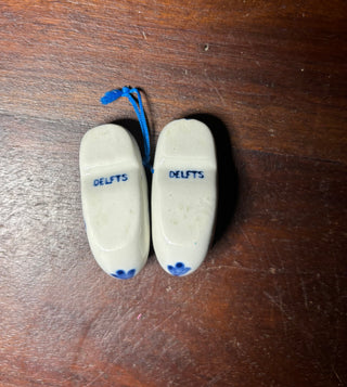 Vtg pair of Delfts blue porcelain mini clogs