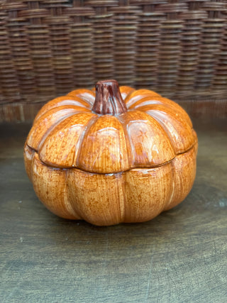 Small lidded orange pumpkin