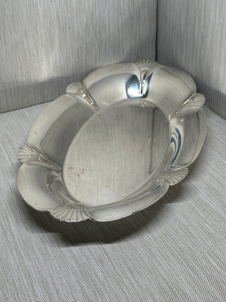 Rogers Silverplate Scalloped Serving Bowl — Art Deco Shell Motif, Pattern #4467