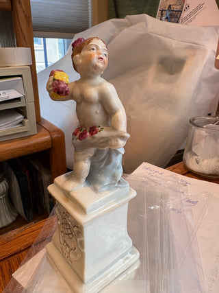 Vtg. Occupied Japan porcelain Cherub/Cupid pedestal