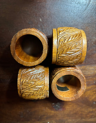 Vtg 4pc hand-carved wood napkin rings
