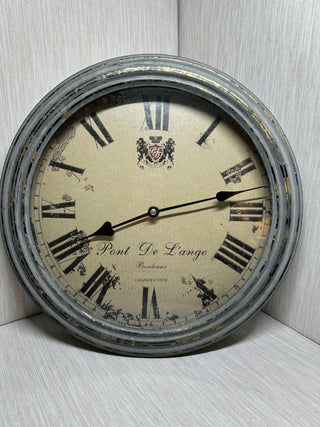 Vintage Style 16" Round Wall Clock – Pont De L'ange Bordeaux Distressed Gray
