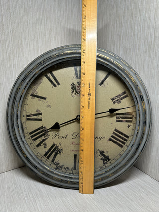 Vintage Style 16" Round Wall Clock – Pont De L'ange Bordeaux Distressed Gray