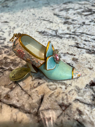 Ashton Drake Miniature Victorian Heel Ornament “The Queen’s Waltz”