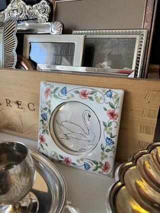 Vintage floral circle frame