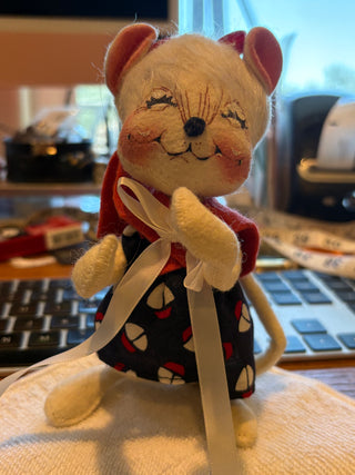 Vtg. Annalee Mobilitee Doll - posable white mouse 6"