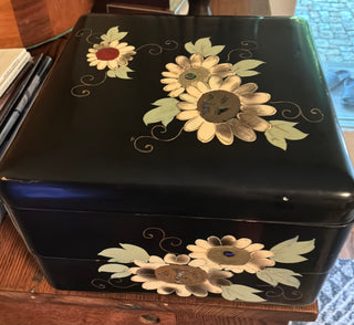 MG Japanese vintage maki-e 3tier storage w/abalone pieces
