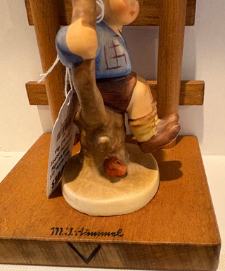 Vtg. (1979) Goebel Hummel Figurine #142 3/0 "Apple Tree Boy" w/wooden stand
