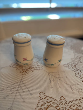 Vintage Mikasa Portofino Savior Vivre Ceramic Salt and Pepper shaker set White with blue floral