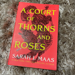 A Court of Thorns & Roses Paperback