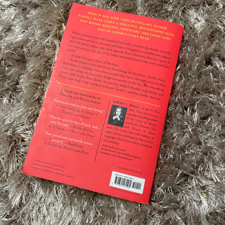 A Court of Thorns & Roses Paperback