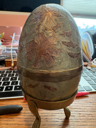Vtg. (1970) Cloisonne-style, egg shaped bowl w/enameled floral design on brass tripod stand 7"