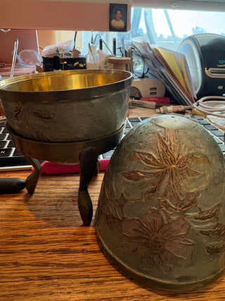 Vtg. (1970) Cloisonne-style, egg shaped bowl w/enameled floral design on brass tripod stand 7"