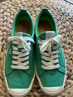Cariuma OCA Low canvas sneakers Size 10